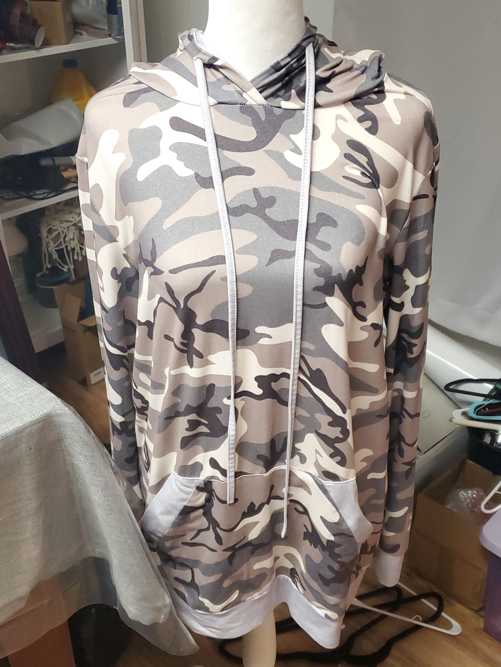 Women's Camouflage Scoop-Neck Pullover Hoodie in Taupe Camo